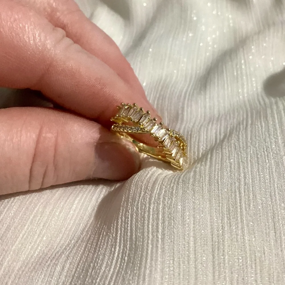 - 💄10k Gold Vermeil baguette CZ DiamondCrisscross band - Picture 4 of 17